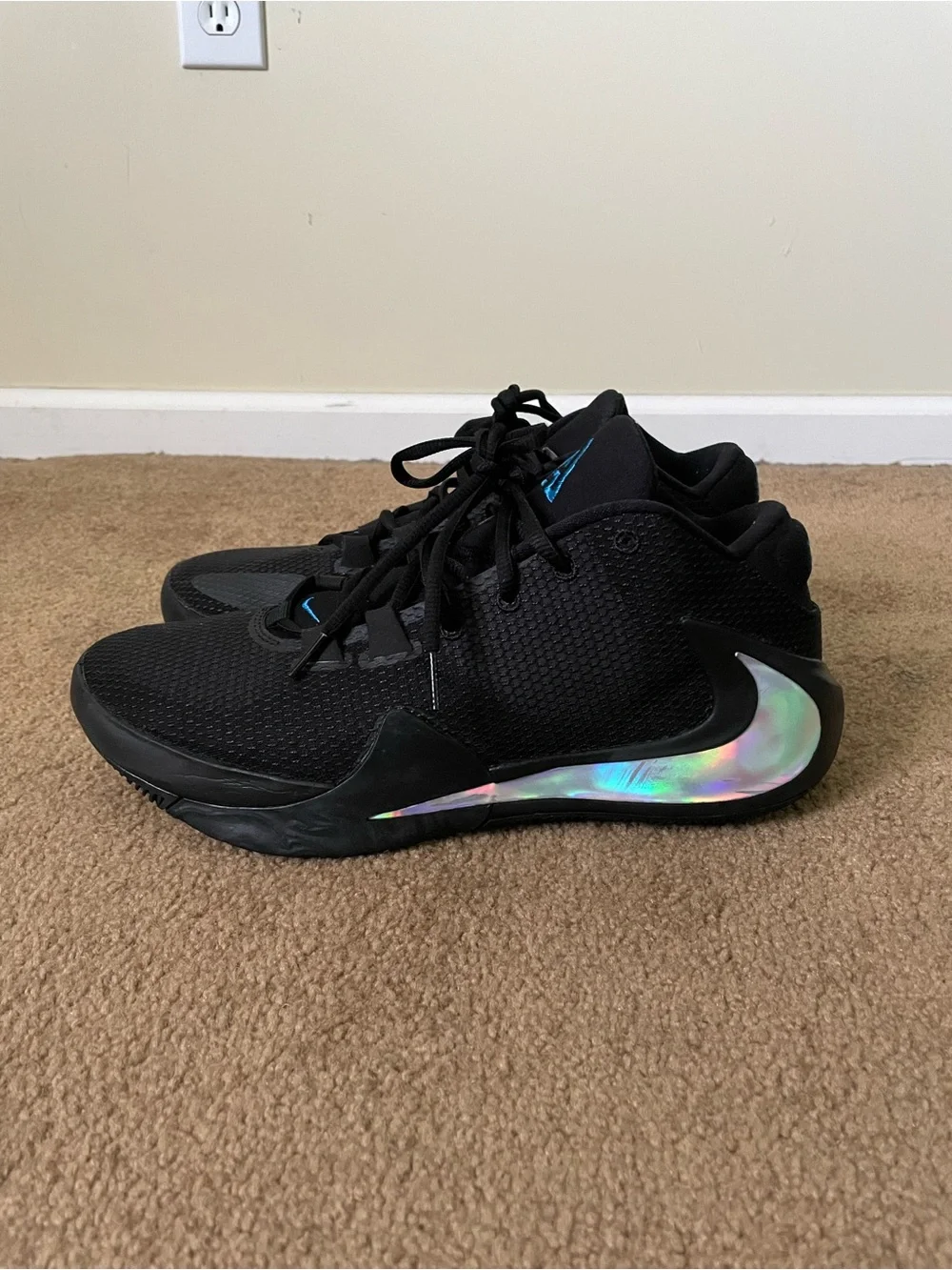 Nike Zoom Freak 1 Giannis “Iridescent” Basketball Shoes Mens Sz 10 (BQ5422-004)